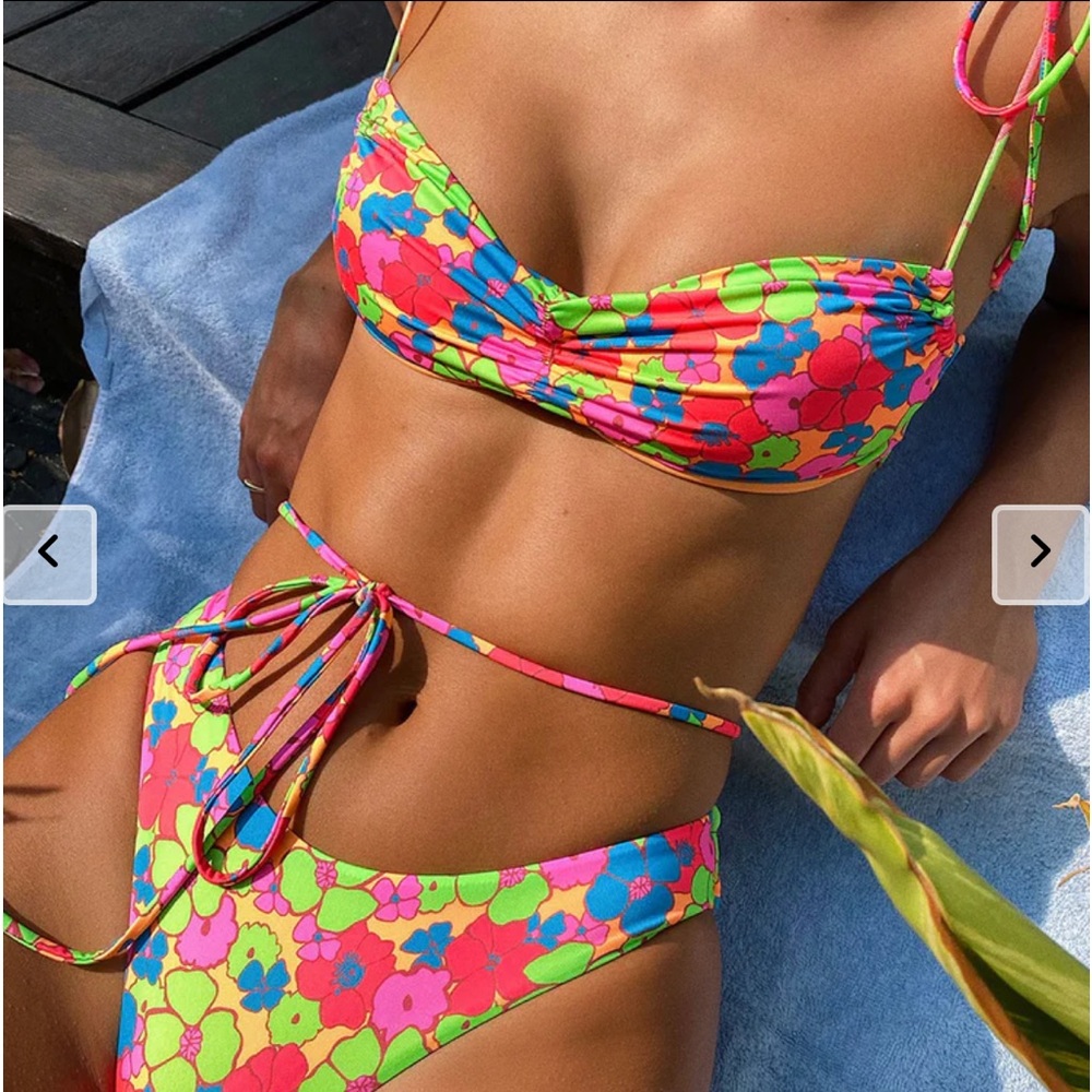 Frankie’s Bikini’s Foxy String Bandeau Bikini Top in Groovy size Large